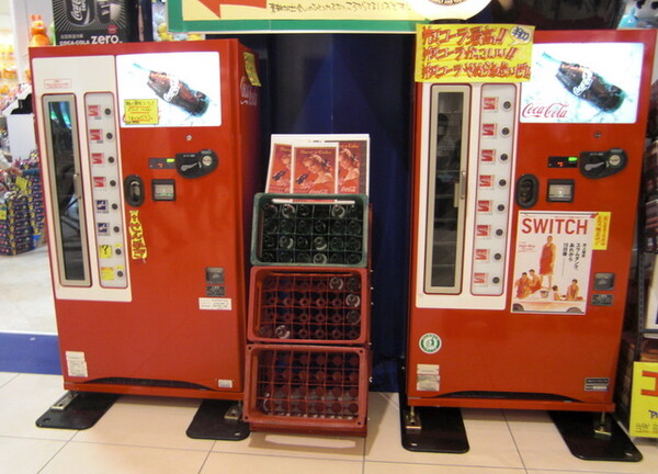 コーラ瓶の自動販売機