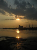 淀川の夕鏡静かに
