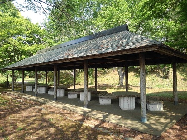 長い屋根の休憩所