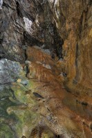 御積島の洞窟