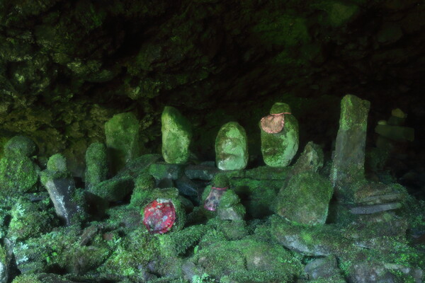 滝裏の洞窟