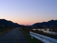 雲ひとつ無い夕空！