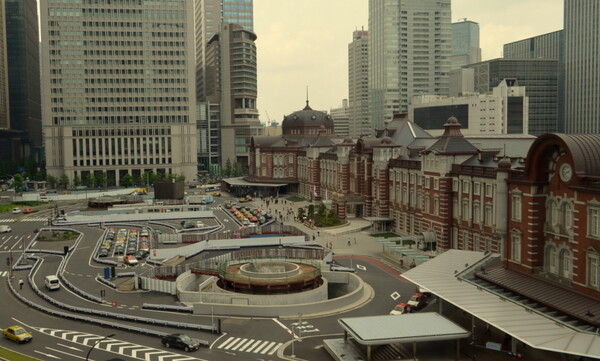 東京駅前