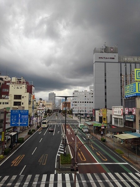 宇都宮駅の近くの道路