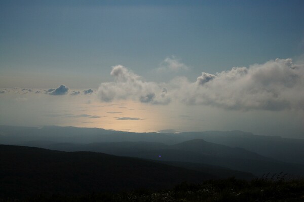 鳥海山からの海と雲と影