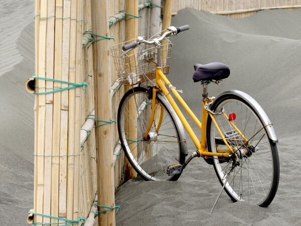 [おだやかに・・・・・春]浜辺の自転車