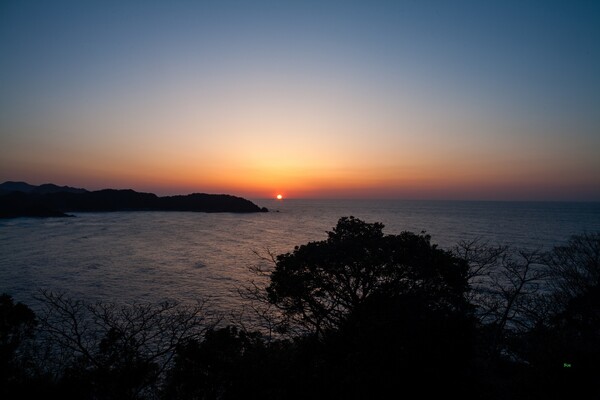 日本海への日没。