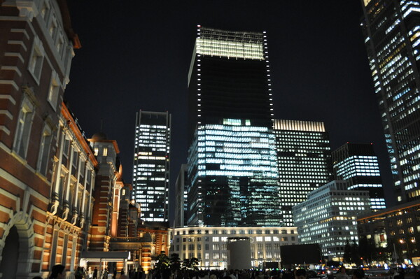 東京駅前の風景