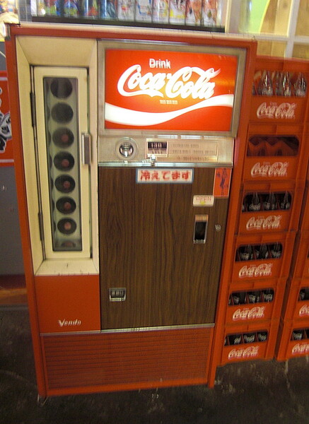 コーラ瓶の自動販売機