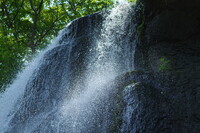 砕け落ちる