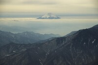 雲に浮かぶ富士