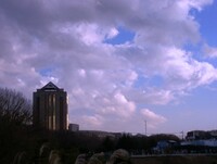 ◆例の大学校舎と雲