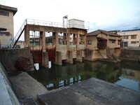 港の水門