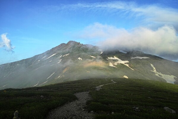 御浜小屋付近の鳥海山
