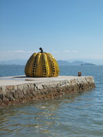 瀬戸内国際芸術祭−直島の黄かぼちゃ