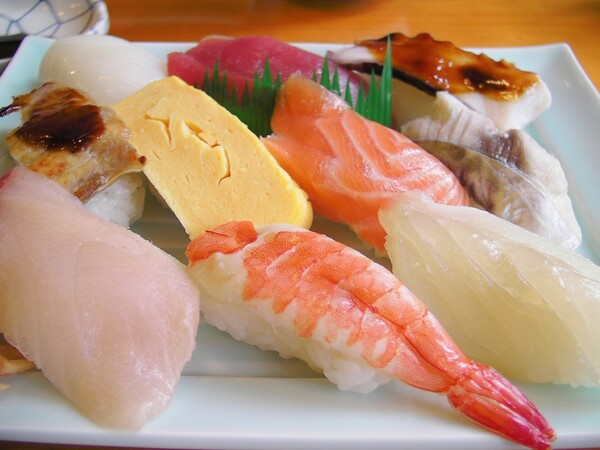 寿司ランチ・赤だしつき８００円