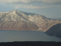 支笏湖と紋別岳