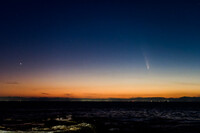 彗星と金星と海の夕暮れ