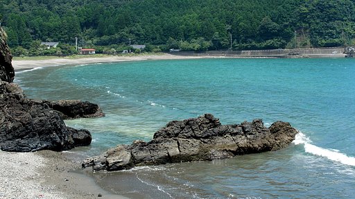 県境の海