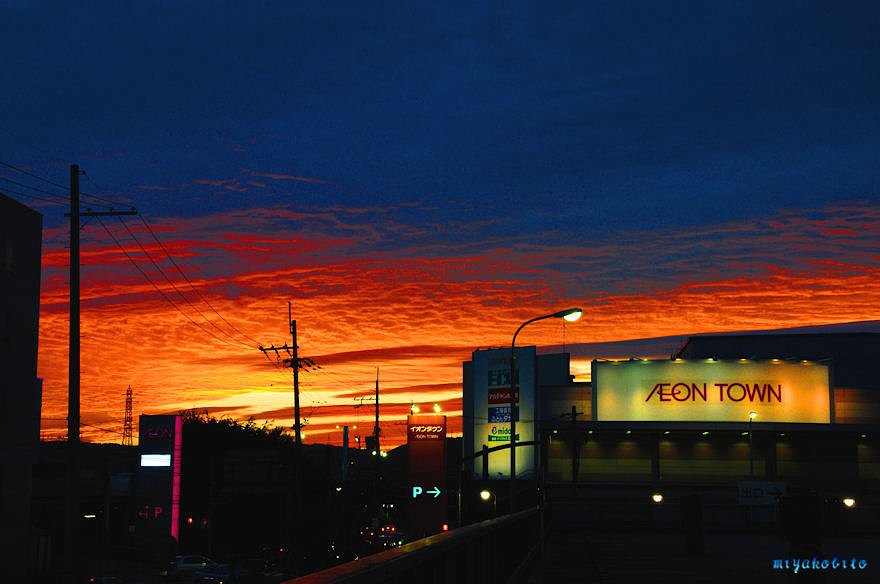町の夕景