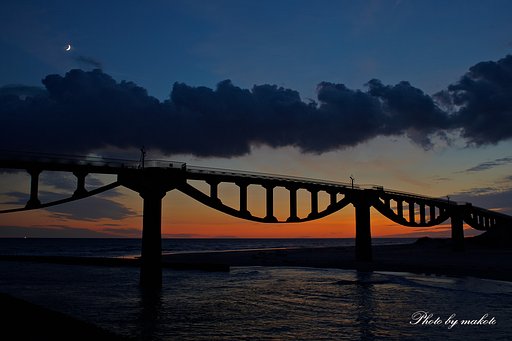 三日月の潮騒橋