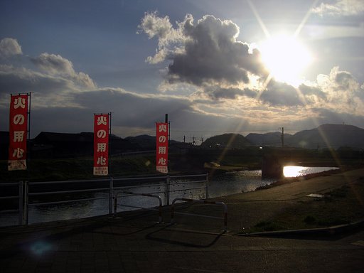 太陽がクロス光を放つ【空】