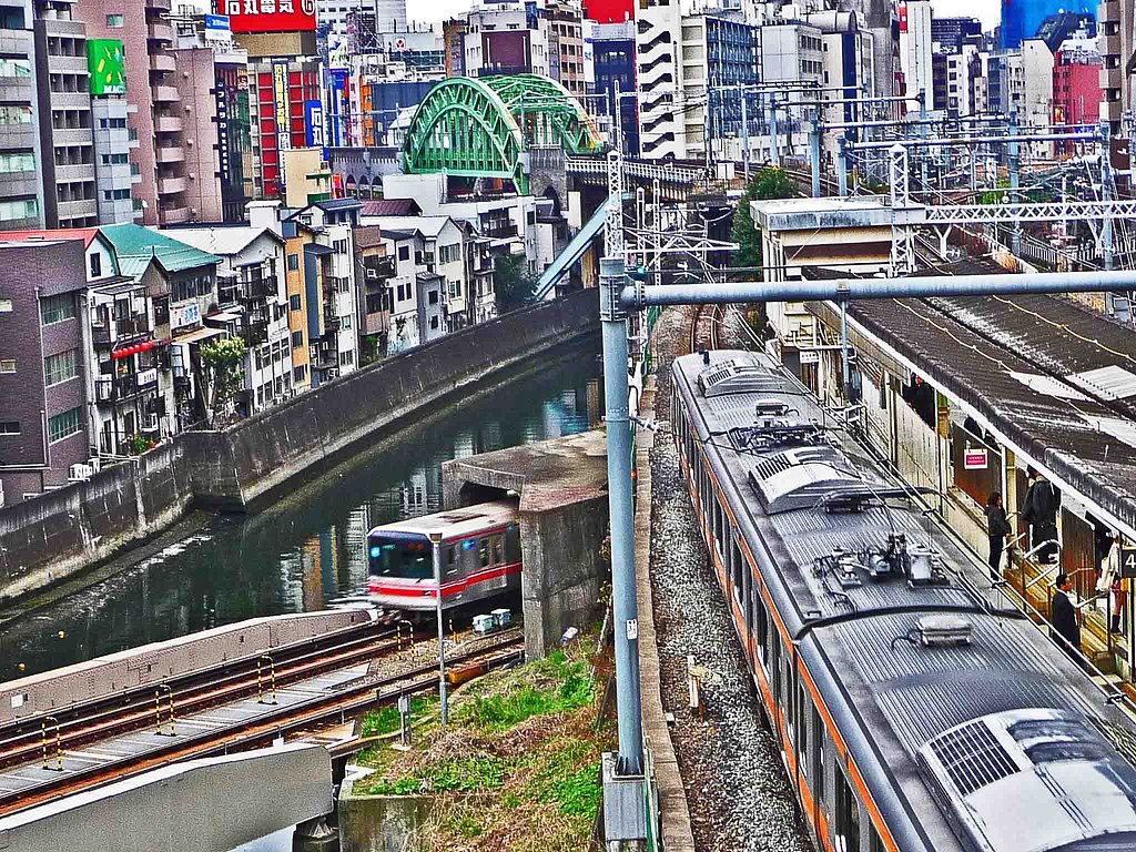 　⊇　御茶ノ水駅　⊆