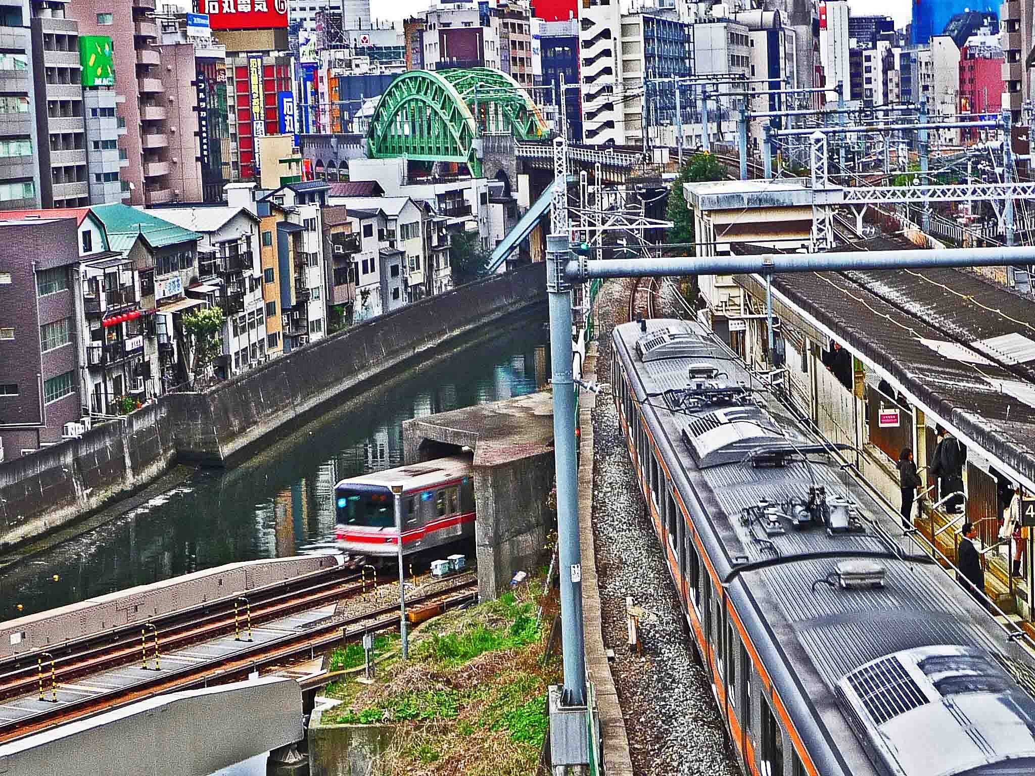 　⊇　御茶ノ水駅　⊆