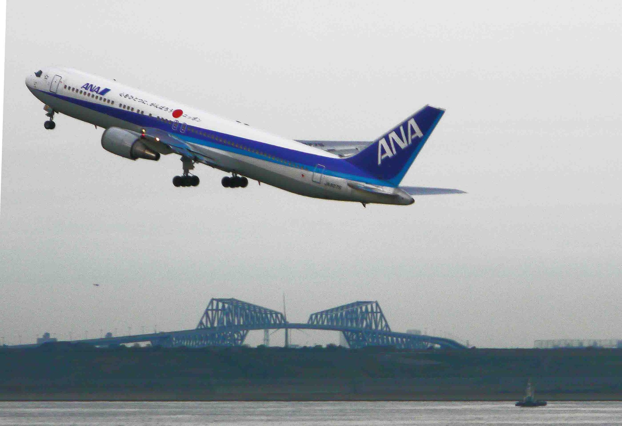 　　　羽田空港より
