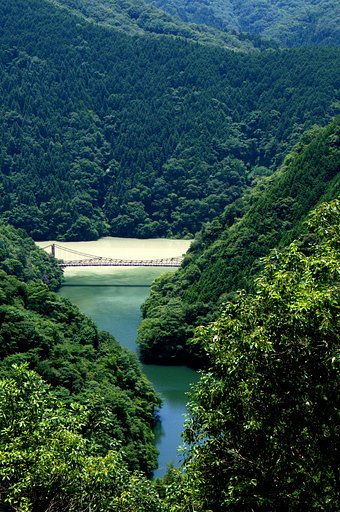水没する橋