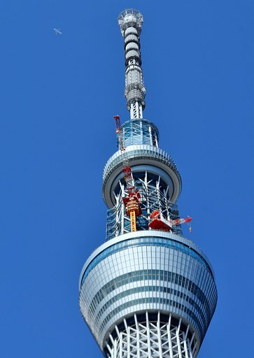 【縦撮り】青空とタワークレーン