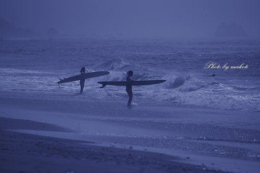朝の海で