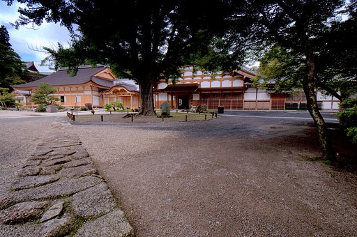 立派な大庫裡が再建されました
