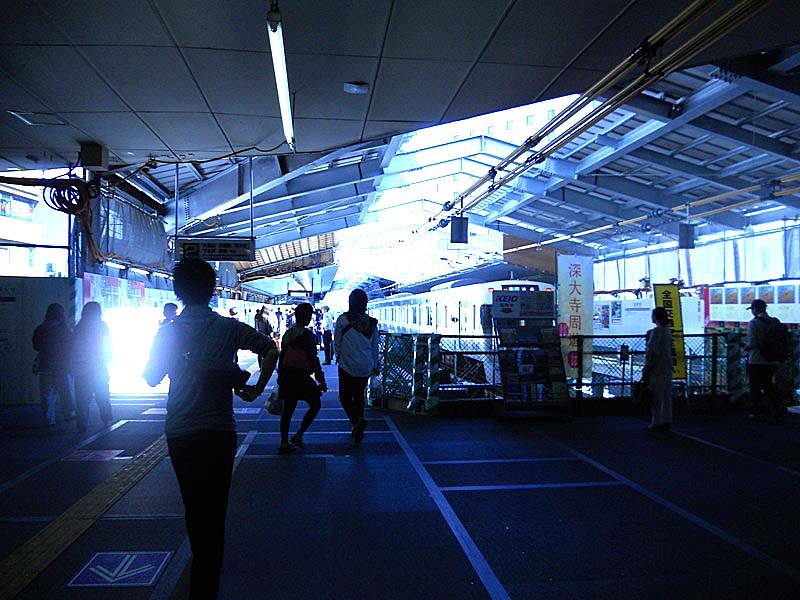 なんとなくシャッター　駅