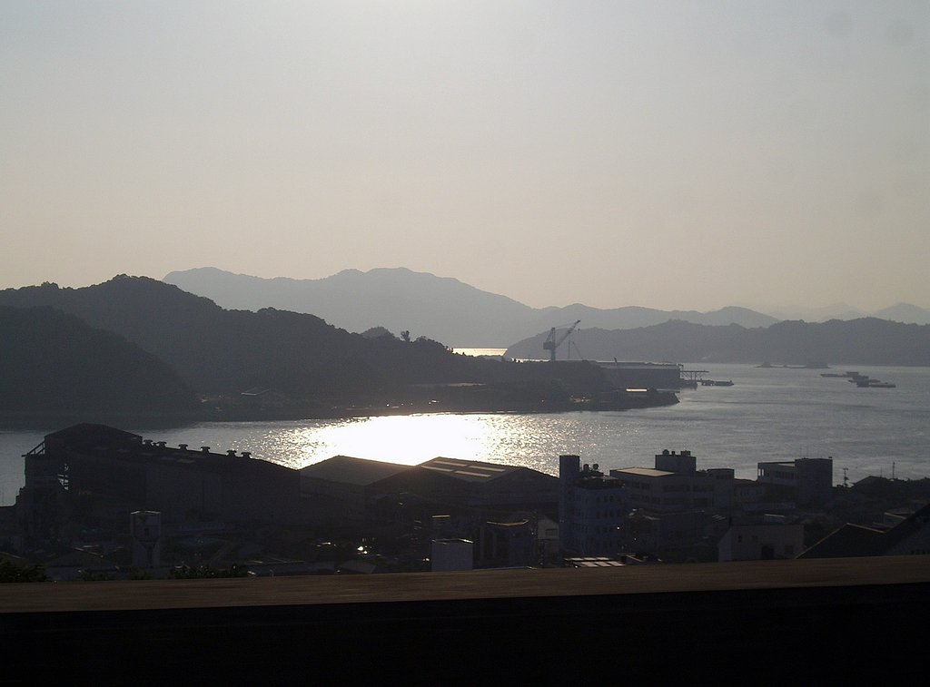 【逆光】瀬戸の夕暮れ