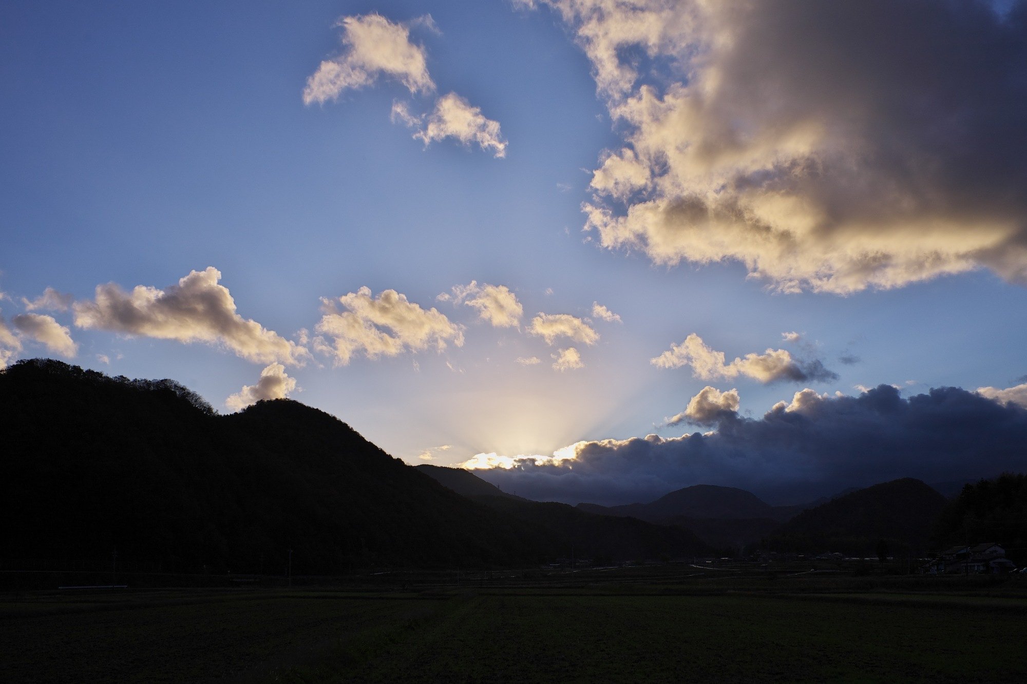 雲の稜線?からの朝日の出。