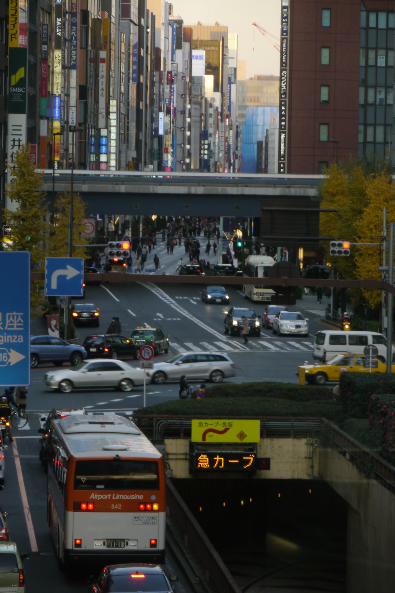 　　◎　暮れの道路　◎