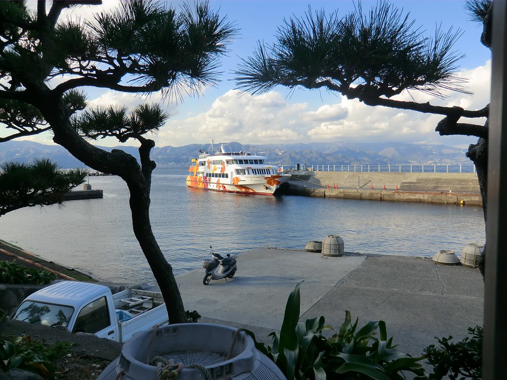 初島港