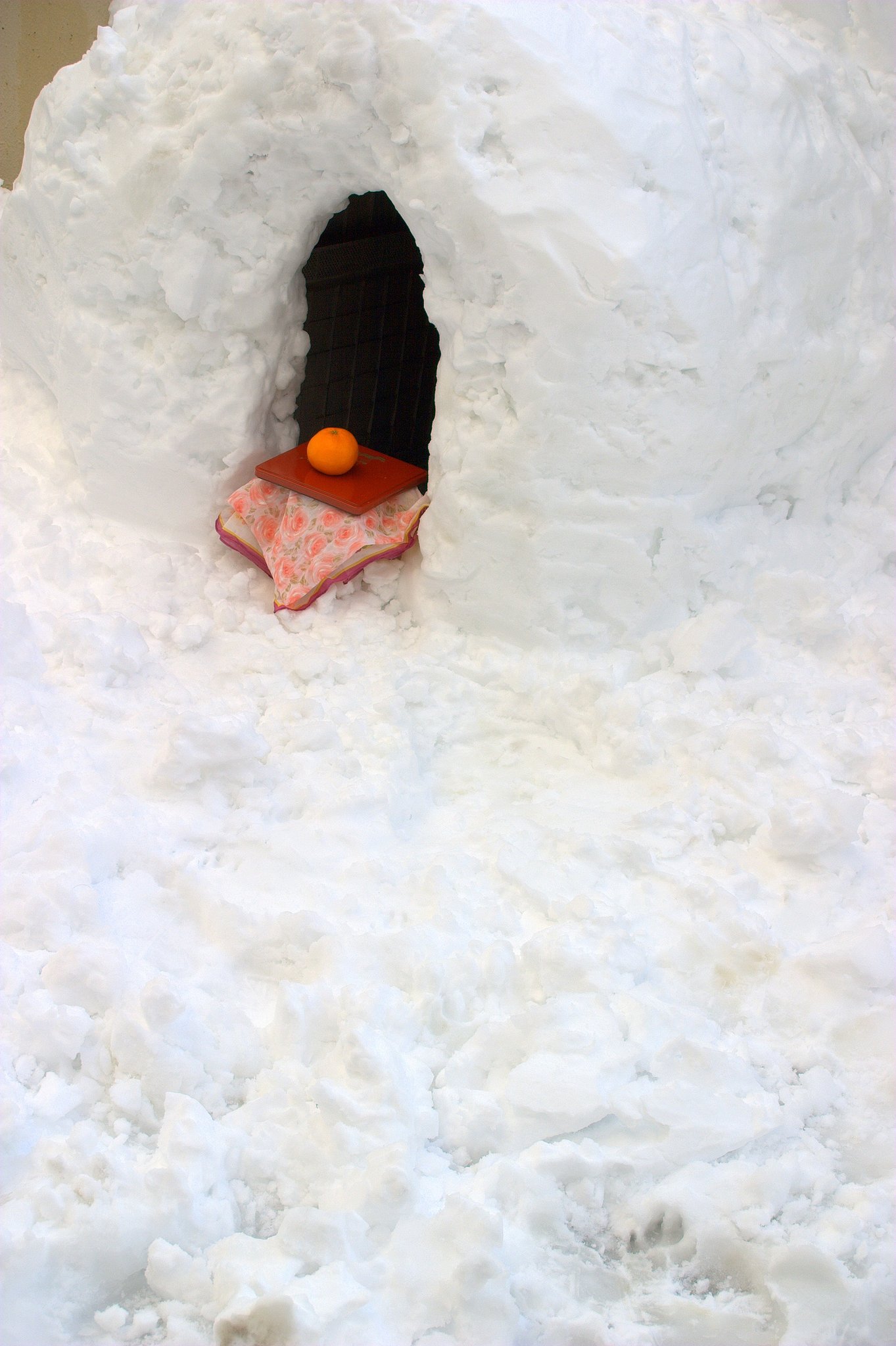 【１２・２２豪雪】翌日　かまくら