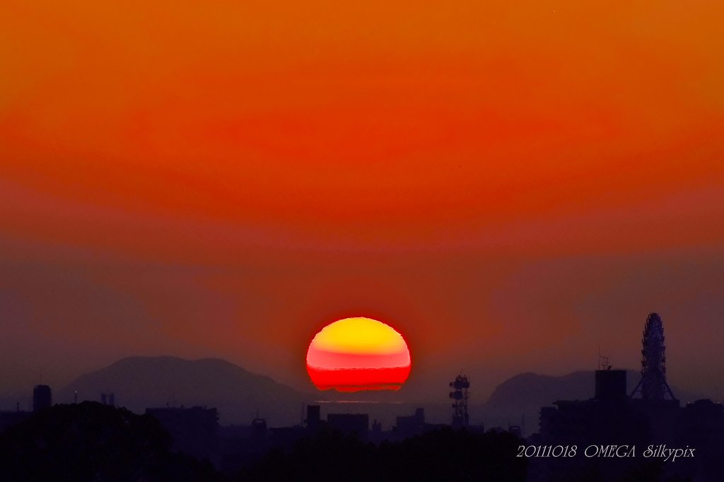 市街からのだるま太陽　１０・１８