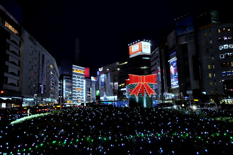 池袋駅東口の風景