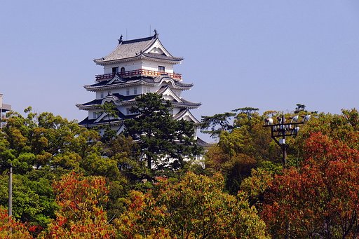 お城に似合う青【空】