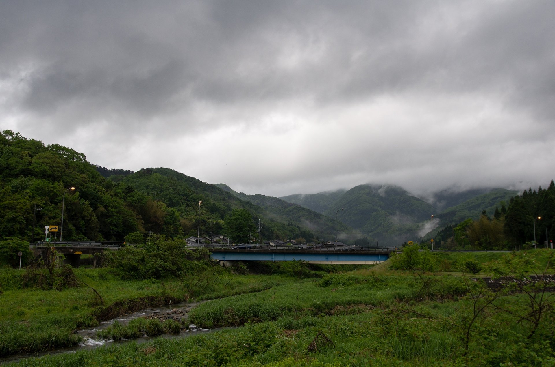 朝日の出の時間は雨上がり。