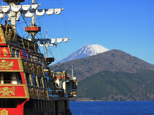 富士山と海賊船