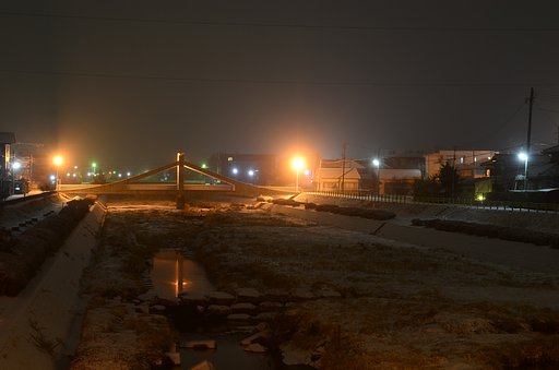 上流の橋を見て