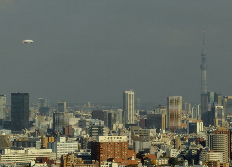 東京スカイツリーと飛行船