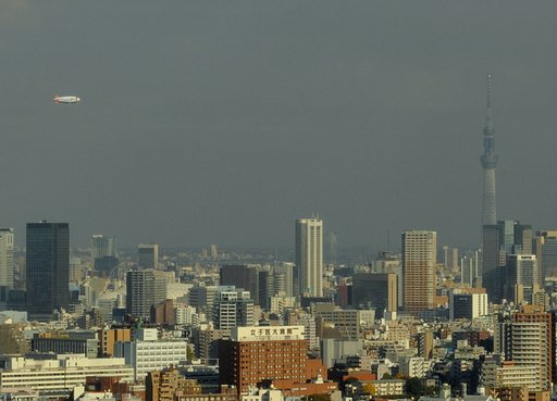 東京スカイツリーと飛行船