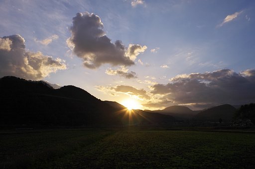さわやかな朝日の出。