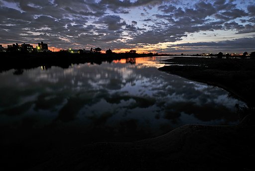 斑雲の夜明け