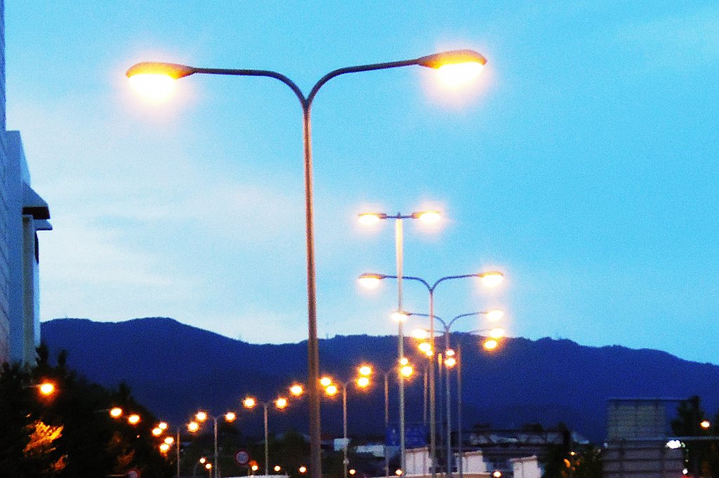 電気が点いた【空】